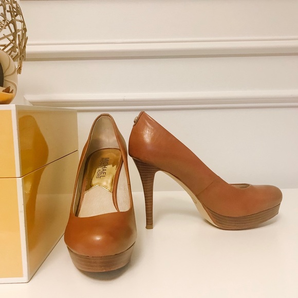 MICHEAL Michael Kors Cognac heels - Picture 2 of 4